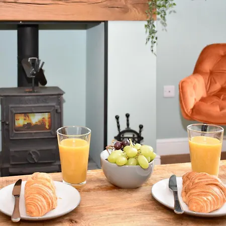 Cosy Yet Spacious, 3Br, Parking, Village Location Озуэстри Экстерьер фото