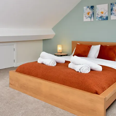 Cosy Yet Spacious, 3Br, Parking, Village Location Озуэстри Экстерьер фото
