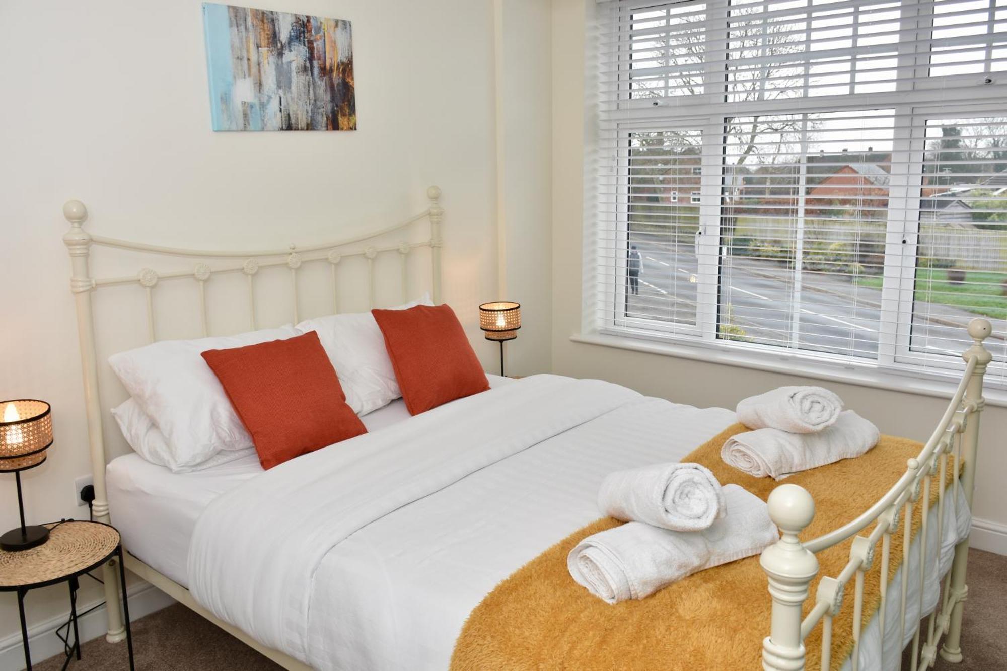 Cosy Yet Spacious, 3br, Parking, Village Location