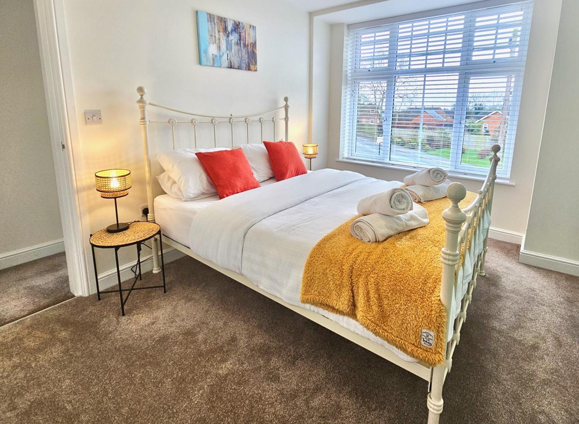 Holiday home Cosy Yet Spacious, 3br, Parking, Village Location