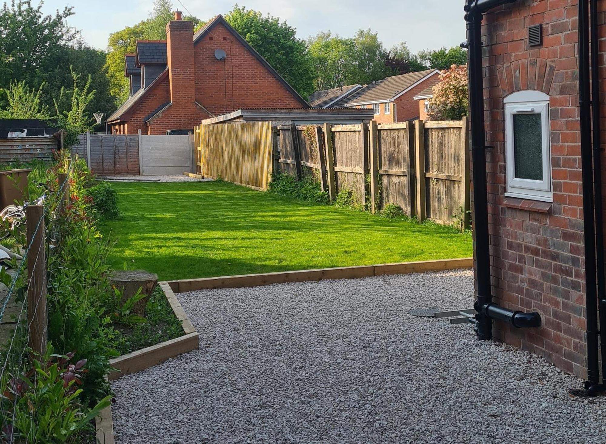 Cosy Yet Spacious, 3br, Parking, Village Location *